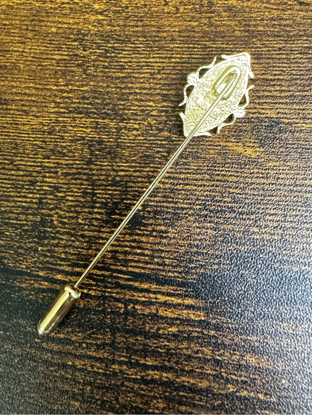 Avon 1978 Coral and White Cameo Stick Pin Brooch - Picture 4 of 6